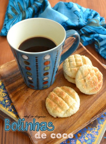 bolinhas (Indian coconut semolina cookies)