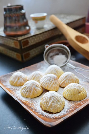 Chef in disguise :walnut maamoul