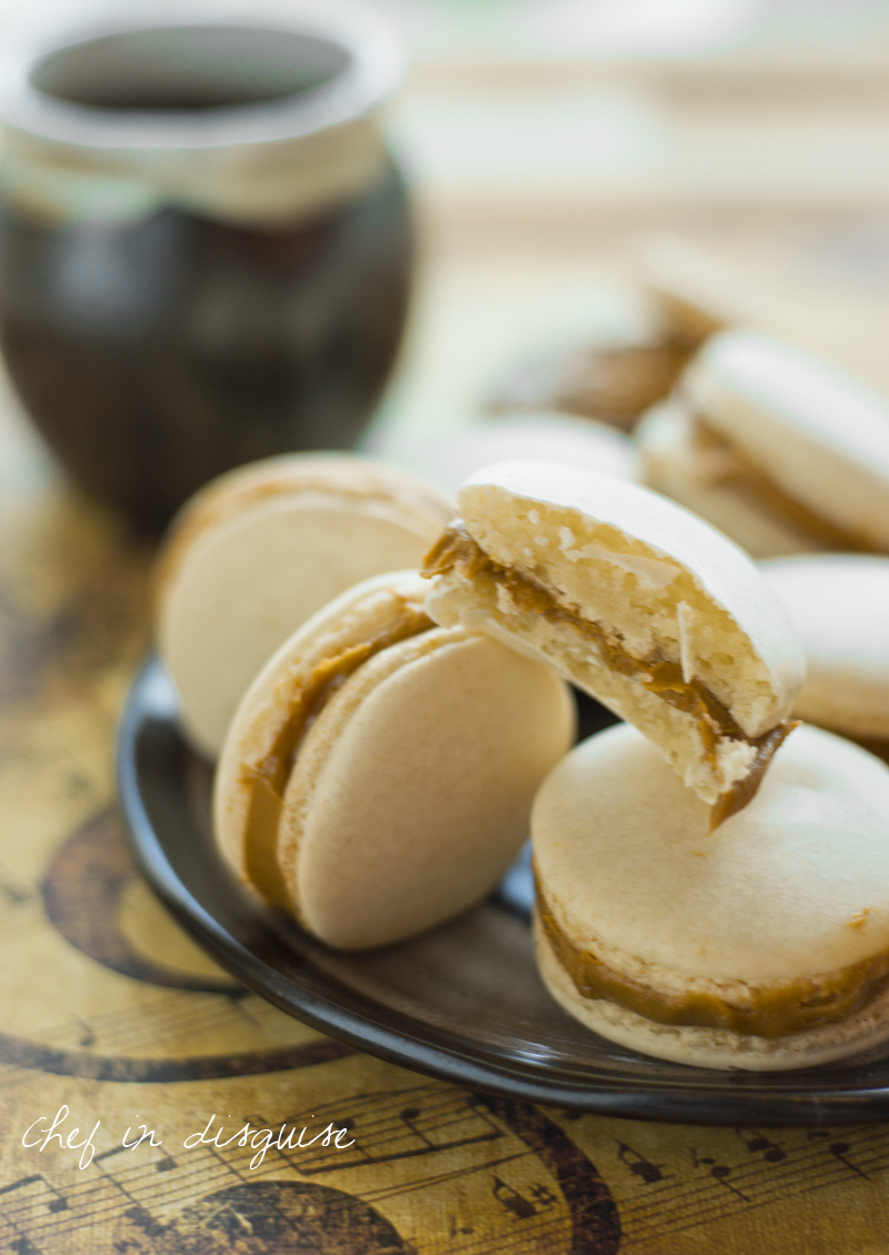 biscoff filled macarons