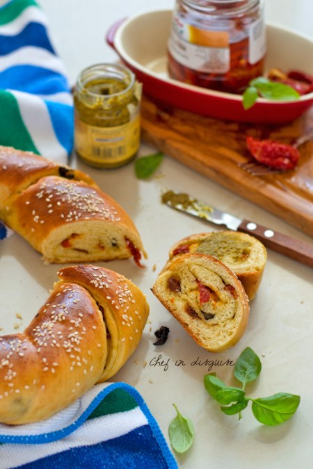 Sun dried tomatoes and pesto twist bread