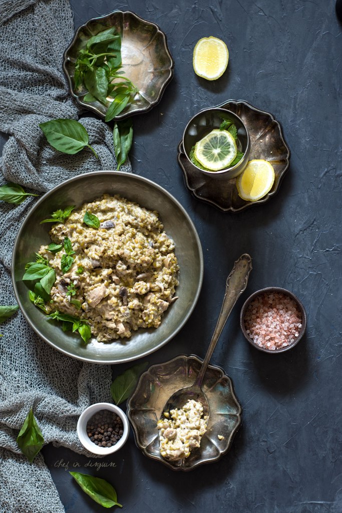 Creamy frrekeh with mushrooms and chicken