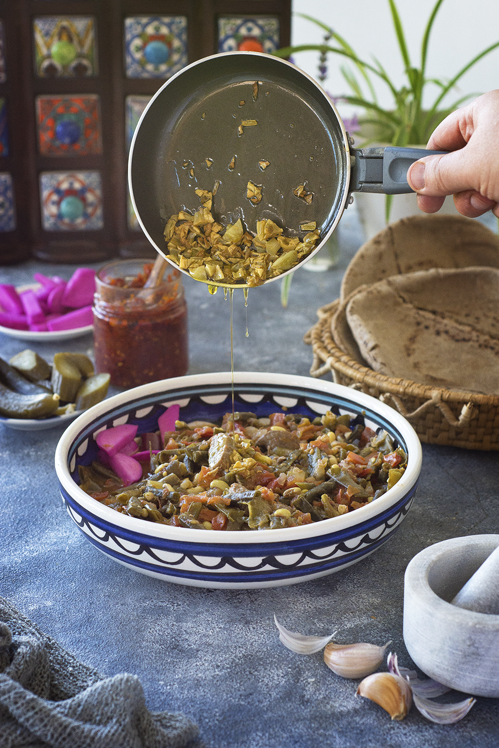 Tiklaieh (fried garlic topping)